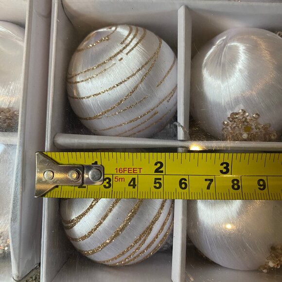 Christmas Balls X 36 2" white & Gold + 12 X 3" Gold - Picture 6 of 13